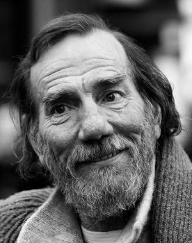 Pete Postlethwaite