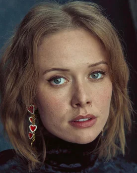 Amelia Eve